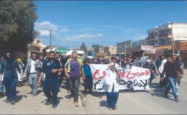 تجمع المعلمين المتعاقدين في الجزائر العاصمة اليوم الرجوع الى نقطة البداية