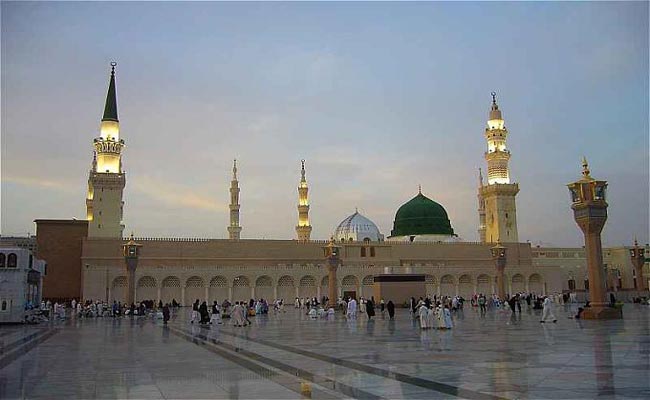 الرئيس بوتفليقة يبعث برقية تعزية و إدانة لخادم الحرمين الشريفين