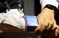كشف هواتف ولوحات إلكترونية مرنة توضع بالمعصم لشركة Lenovo