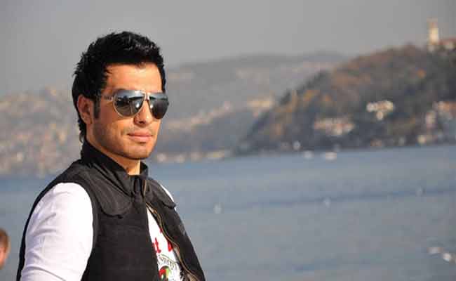 إيهاب توفيق يعتذر لجمهوره ب