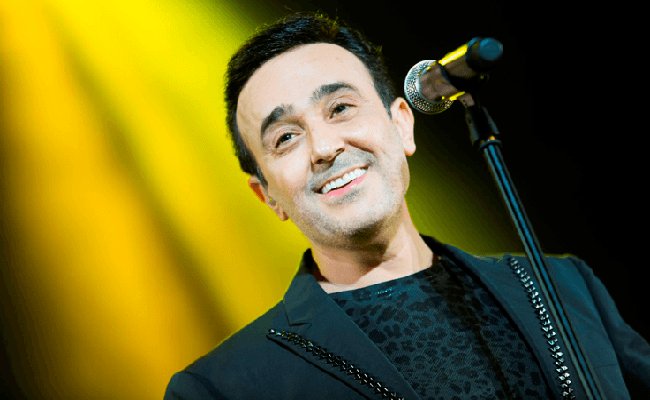 تكريم صابر الرباعي في مهرجان الكازيف بالجزائر