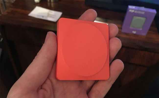 زر للتحكم بجميع الأجهزة المتصلة بالمنزل Logitech Pop