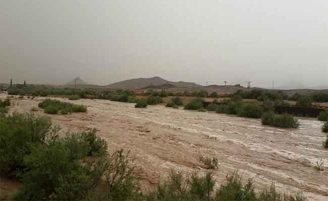 الأمطار الغزيرة بتمنراست تتسبب في فقدان شخص و إنقاذ أربعة آخرين