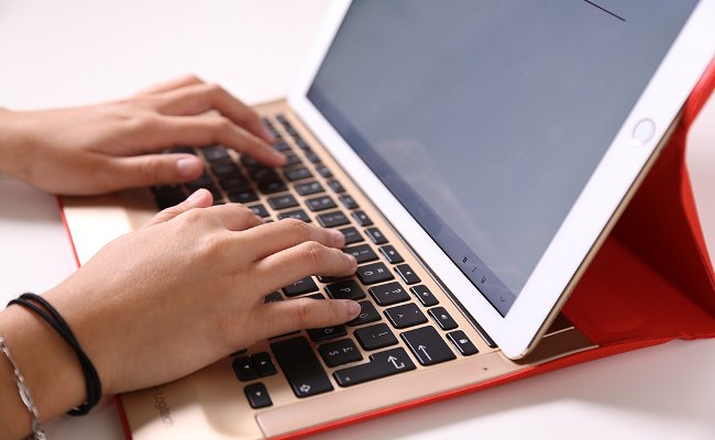 لوحة iPad Pro تتوفر أخيرا على لوحة مفاتيح Azerty
