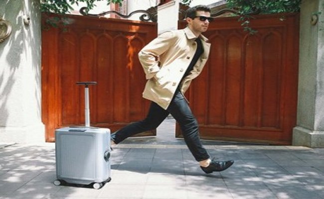 Cowarobot : حقيبة متصلة تتبع صاحبها أينما ذهب