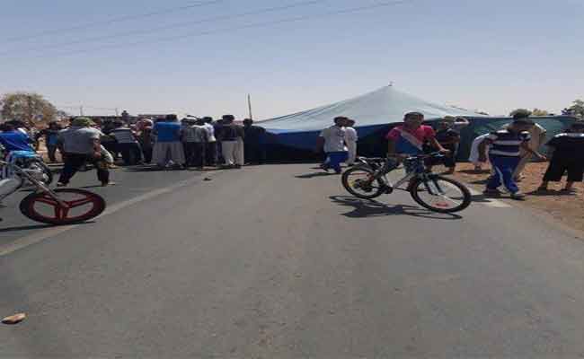 تجار العبادلة ببشار يقطعون الطريق الوطني رقم 6 احتجاجا على غلاء تسعيرة فاتورة الكهرباء لسونلغار