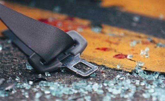 حادثة سير مميتة بعد اصطدام سيارتين تخلف 7 قتلى و مصابين بولاية معسكر