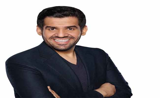 حسين الجسمي يهدي