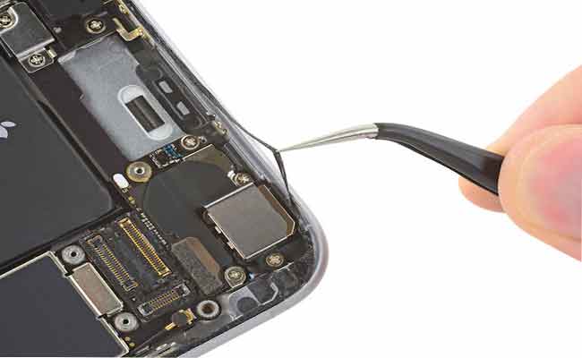 تفكيك لهاتف iPhone 7 plus على اليوتيوب