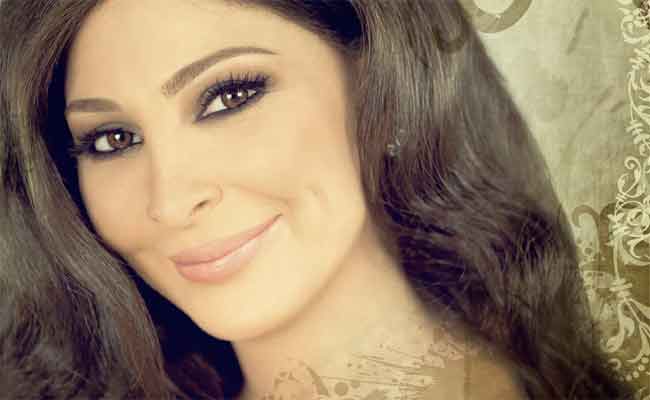 اليسا تطالب جمهورها بانتظار