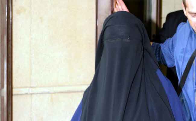 تعرض امرأة مسلمة حامل لاعتداء من طرف رجلان متشددان ينتميان لمنظمة يمينية في برشلونة