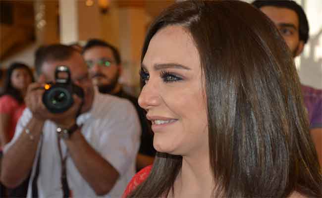 سلاف فواخرجي تؤكد موقفها الداعم لنظام الأسد
