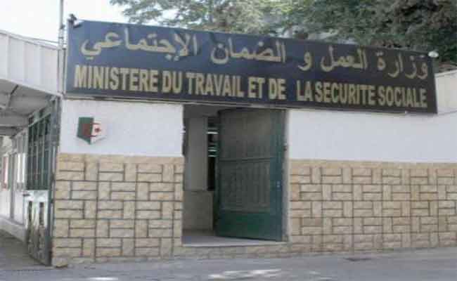 11 من ذي الحجة عام 1437 الموافقين ليومي الأول والثاني لعيد الأضحى المبارك يومي عطلة مدفوعة الأجر