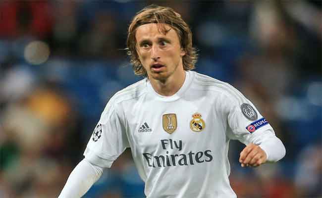 ريال مدريد يجدد عقد الكرواتي مودريتش