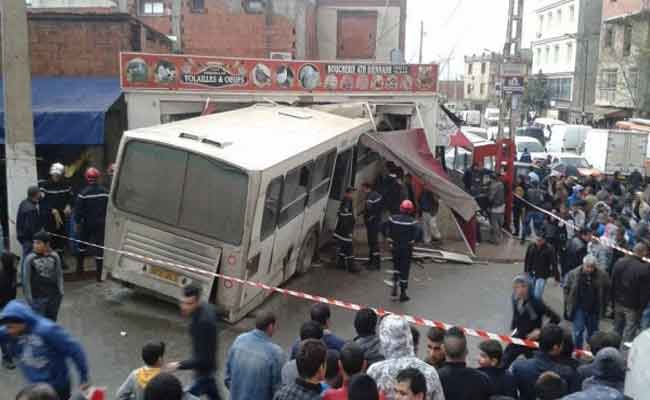 إصابة 21 شخصا من أنصار مولودية بجاية بجروح في حادث سير ببلدية البيويرة