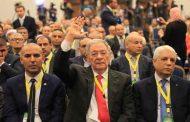 بعد منع الصحفيين من تغطية اجتماع المكتب السياسي، ولد عباس: 
