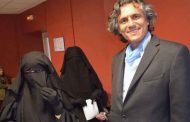الناشط السياسي الجزائري رشيد نكاز يثير الجدل من جديد بتحدي وزير الداخلية الفرنسي في دائرته الانتخابية