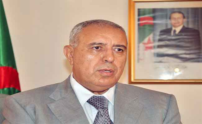 وزير العمل يدعو عمال قطاعي الصحة والتربية الوطنية إلى البقاء في مناصب عملهم إلى غاية سن التقاعد