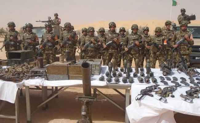 كشف الجيش الوطني الشعبي بتمنراست على مخبأ به 33 قطعة سلاح و ذخيرة
