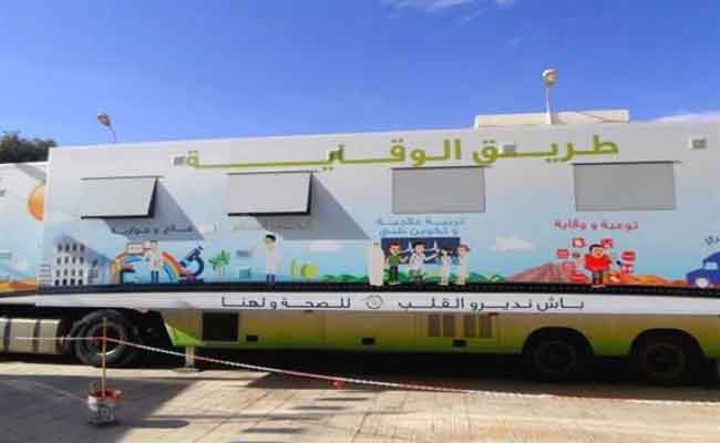 انطلاق القافلة الطبية للكشف عن المصابين بالأمراض المزمنة بمدينة البيض