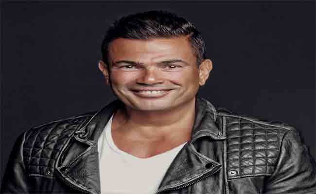 عمرو دياب يهدي جمهوره