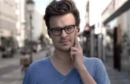 اضرب على خدك لتفعيل خدمة سيري بواسطة سماعات البلوثوث Dash من Bragi