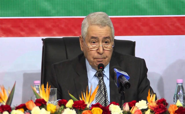 بن صالح يوقع في بن صالح يوقع في مقر إقامة السفير الكوبي بالجزائر على سجل التعازي على إثر وفاة فيدال كاسترومقر إقامة السفير الكوبي بالجزائر على سجل التعازي على إثر وفاة فيدال كاسترو