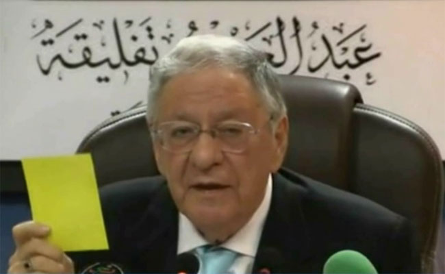 في سابقة في تاريخ الأفلان: ولد عباس يصبح حكما بإشهار البطاقات الصفراء و الحمراء في وجه من يتكلمون باسمه