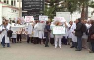 وزارة الصحة تستبق تهديد التكتل المستقل بالخروج للشارع بقرار استدعاء نقابات القطاع لطاولة الحوار