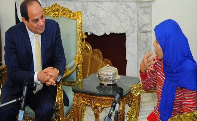 السيسي يسوق لنفسه عبر فتاة 