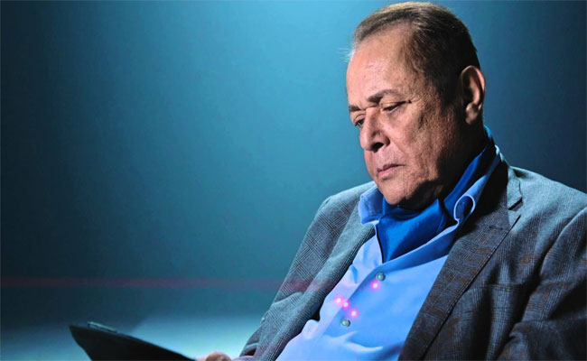 إعلامي مصري شهير: محمود عبد العزيز مات نتيجة