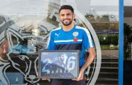 محرز  أفضل لاعب وسط في العالم