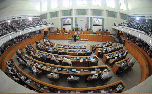 الانتخابات البرلمانية الكويتية: توجه قرابة نصف مليون شخص ناخب كويتي لاختيار برلمان جديد