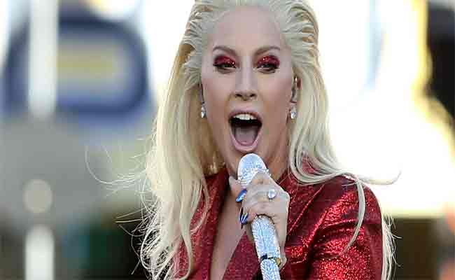 تفوز بجائزة أفضل مغنية في العالم Lady Gaga