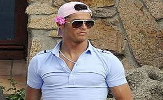 البرتغالي كريستيانو رونالدو يعترف أنا شاد وأملك الكثير من الأموال