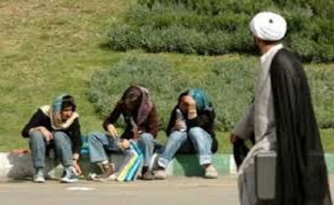 ايران من تصدير الثورة الخمينية الى تصدير الإيدز الى الدول الاسلامية