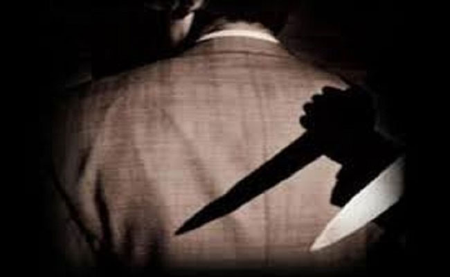 الغدر والخيانة / بعدما كان جارهُ يستقبلهُ ويكرمهُ كَوَنَ عصابة وقتل جاره الطيب وسرقهُ