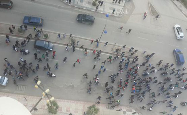بدوي يؤكد أن قرار تمديد العطلة جاء بناء على تعليمات سلال، ملمحا بوقوف جهات خلف احتجاجات التلاميذ
