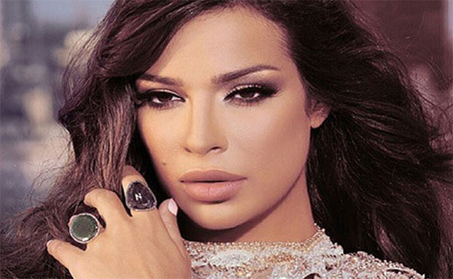 نادين نسيب نجيم الوجه الدعائي الجديد لماركة أزياء عربية