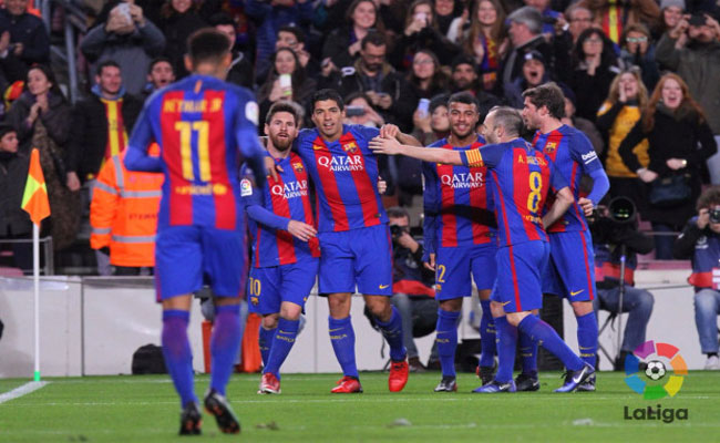 ميسي يقود برشلونة إلى دور الربع
