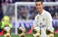 رونالدو يقترب من جائزة الفيفا