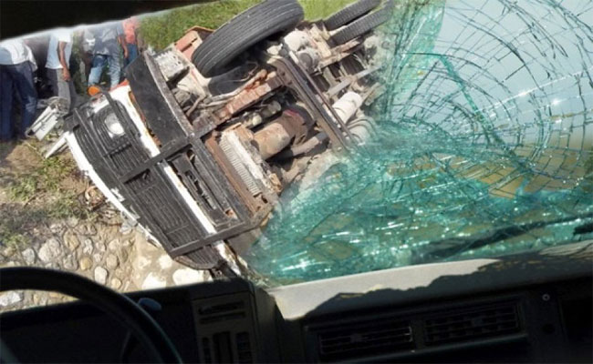 مقتل شخص و إصابة 23 آخرين بجروح متفاوتة الخطورة في حادث اصطدام حافلة بسيارة سياحية بالقصر ببجاية
