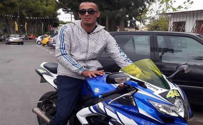 تدخل لفك شجار بين أصدقائه حول بدلة رياضية لترديه طعنة سكين غادرة قتيلا