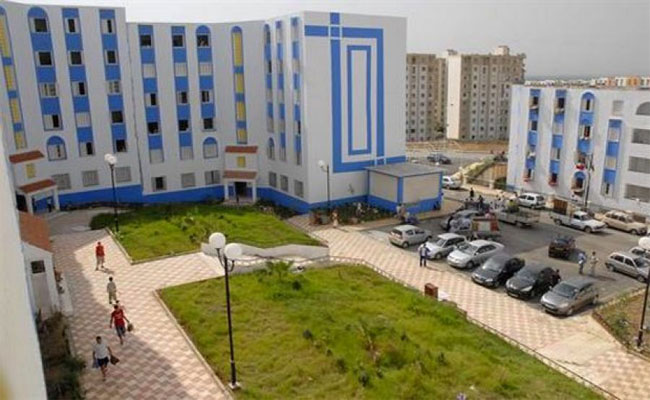 زوخ يؤكد أنه في غضون الثلاث سنوات الأخيرة تم إعادة إسكان أزيد من 52 ألف عائلة بولاية الجزائر