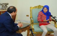 فتاة العربة المصرية : السيسي لم يمنحني أي شيء مما وعدني به