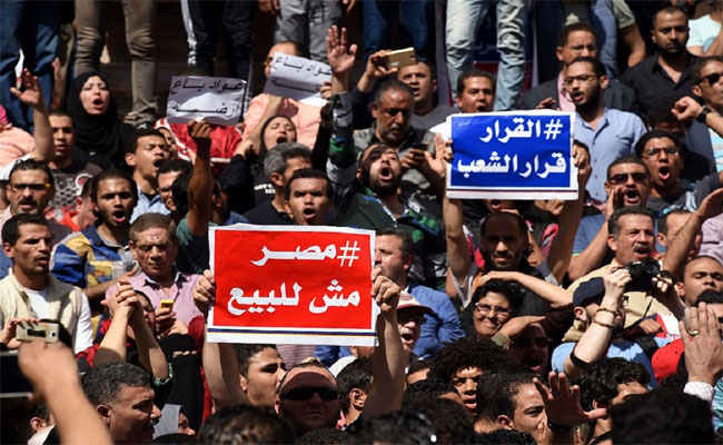 وزير خارجية مصري سابق يدعو السيسي للتنحي بعد