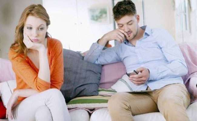 كيف يؤثر التنافس على العلاقة بين الزوجين؟