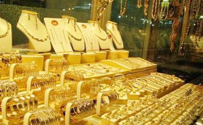كاميرا مراقبة محل للمجوهرات بعنابة ترصد عملية سطو على المجوهرات من طرف عصابة من ثلاث فتيات جاري البحث عنهن