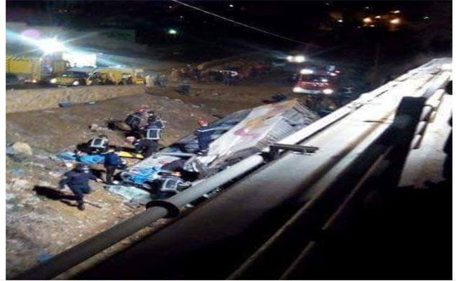 حرب الطرق تخلف 5 قتلى و 32 جريحا على إثر انحراف حافلة لنقل المسافرين بالمدية