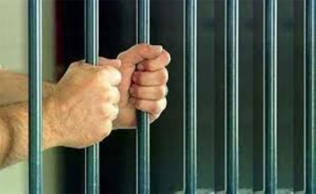 التماس 4 سنوات حبسا نافذا و غرامة مالية لمتهم طعن قاصرا بخنجر من أجل هاتف بوهران